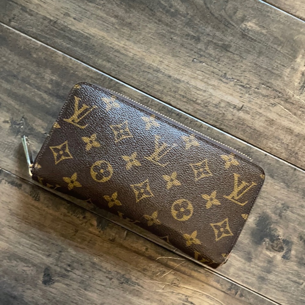 Louis Vuitton Zippy Wallet